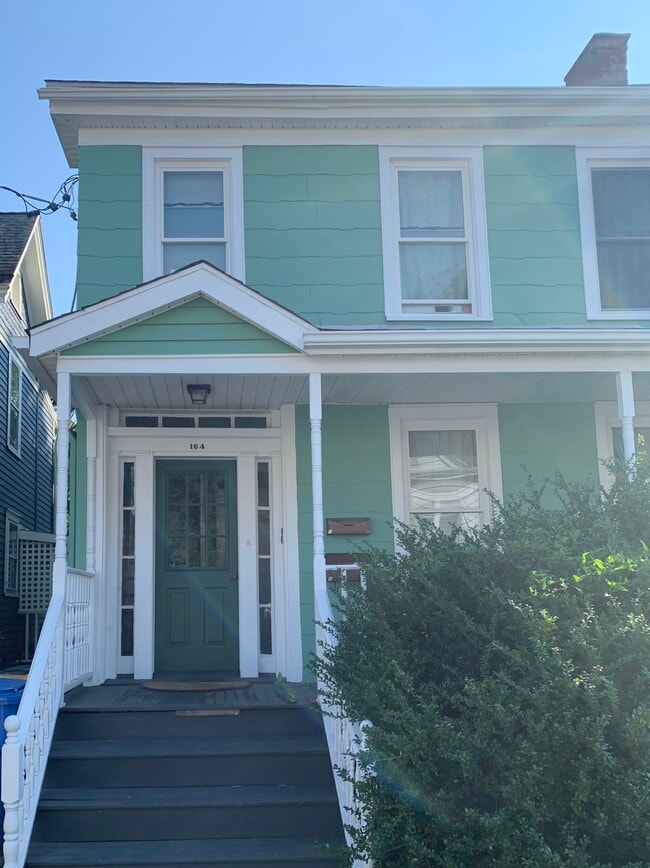 Building Photo - 164 Fair St
