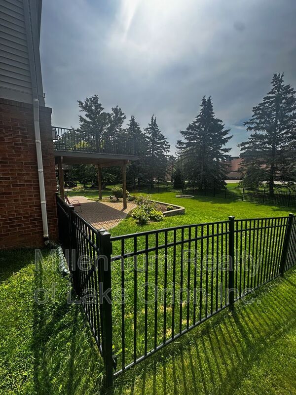 Building Photo - 3189 Silverbrook Dr