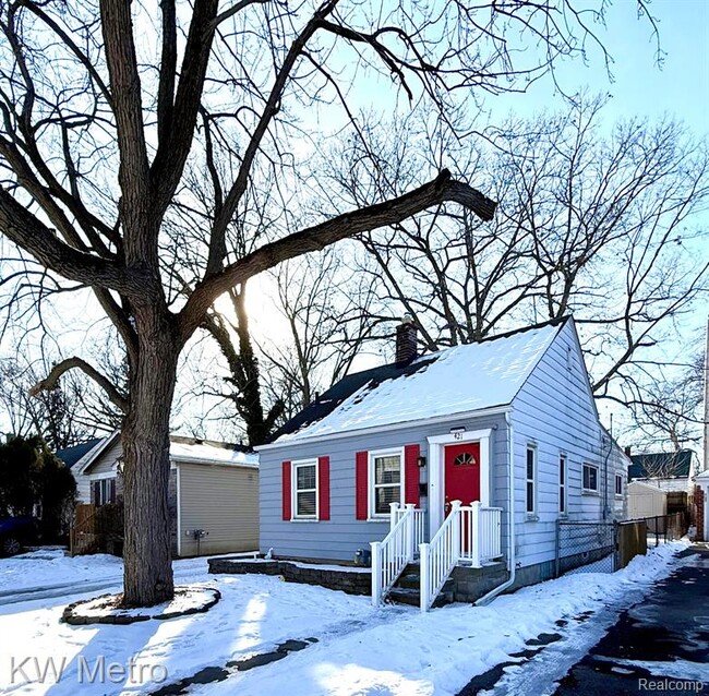 Building Photo - 421 Gardendale St