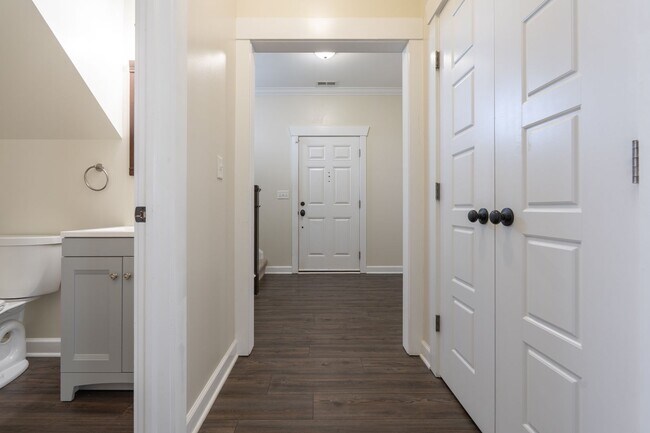 Building Photo - MOVE IN READY 3 Bedroom in the Heart of Western Branch!