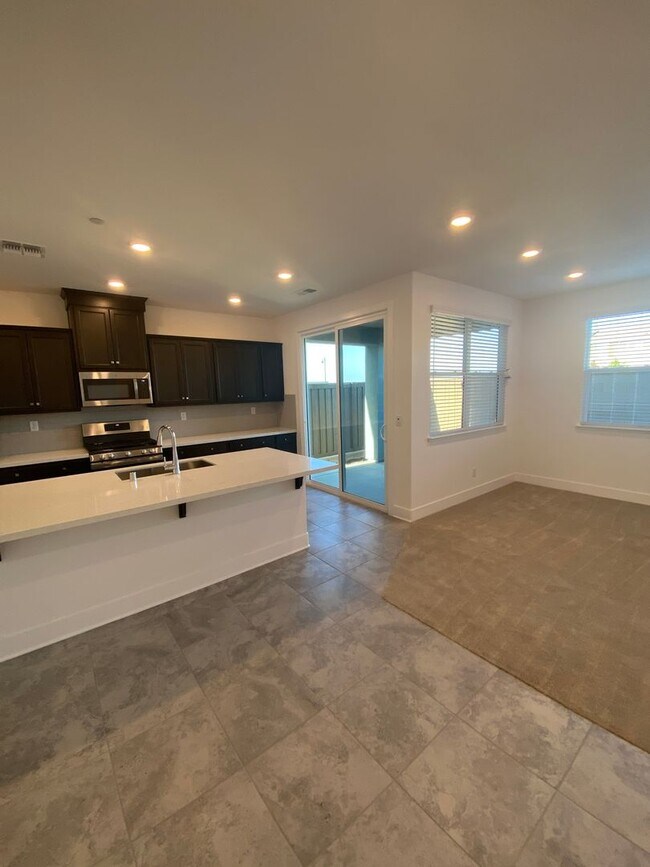 Building Photo - Single Story Home in Whitney Ranch with Ow...