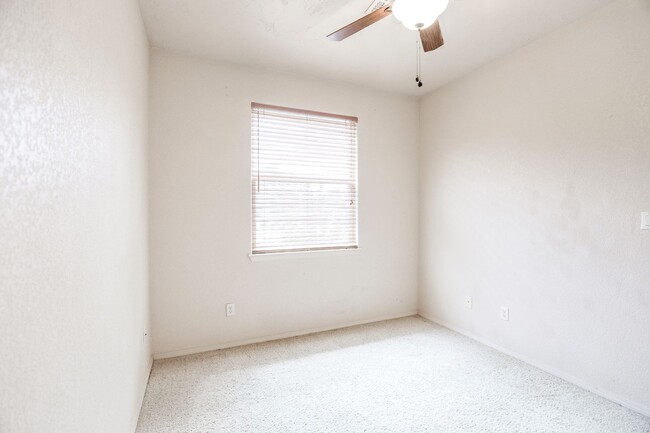 Building Photo - 3 Bedroom 2 Bathroom plus Office