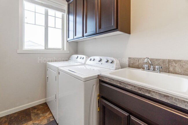 Building Photo - 8915 W Red St