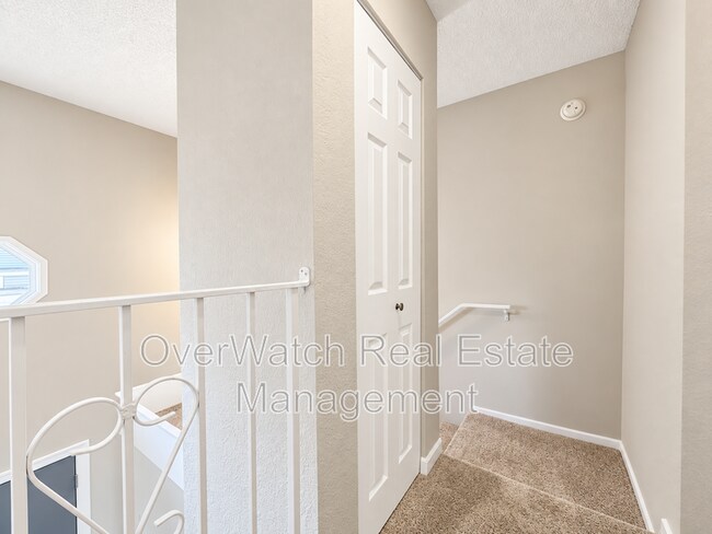 Building Photo - 3230 Montclaire Ct