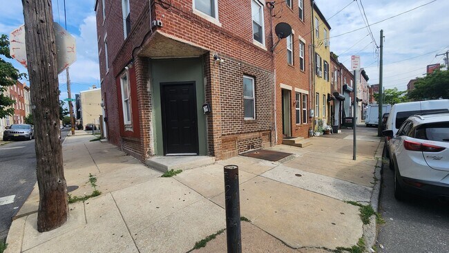 Building Photo - Beautiful Unit in  unit in a good location...