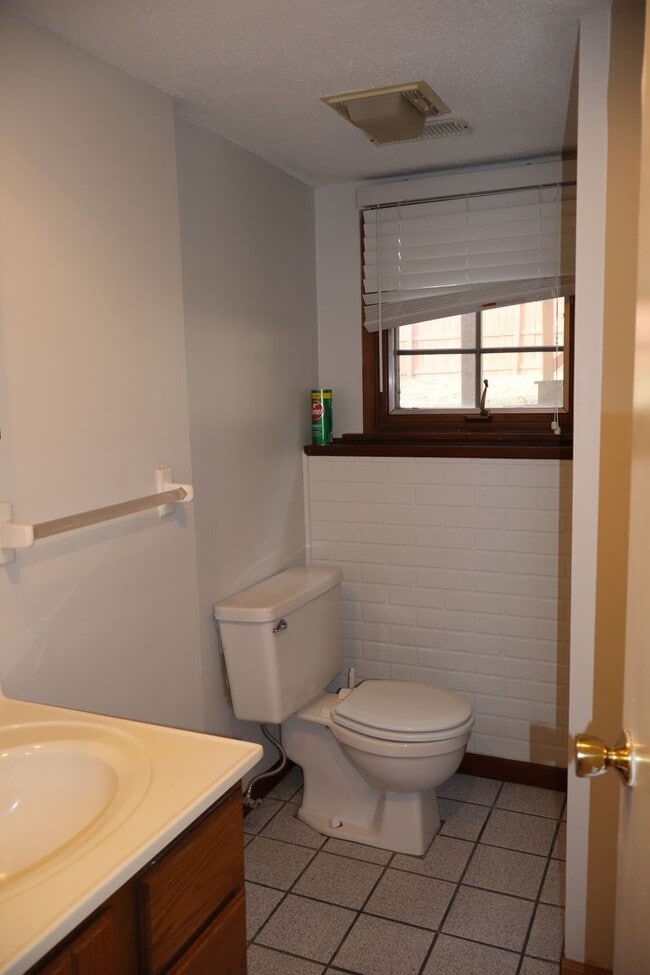 Building Photo - 3809 W Rollins Rd