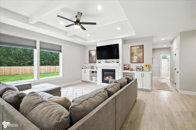 Building Photo - 4 BEDROOM | 2 BATHROOMS | 3 CAR GARAGE | M...