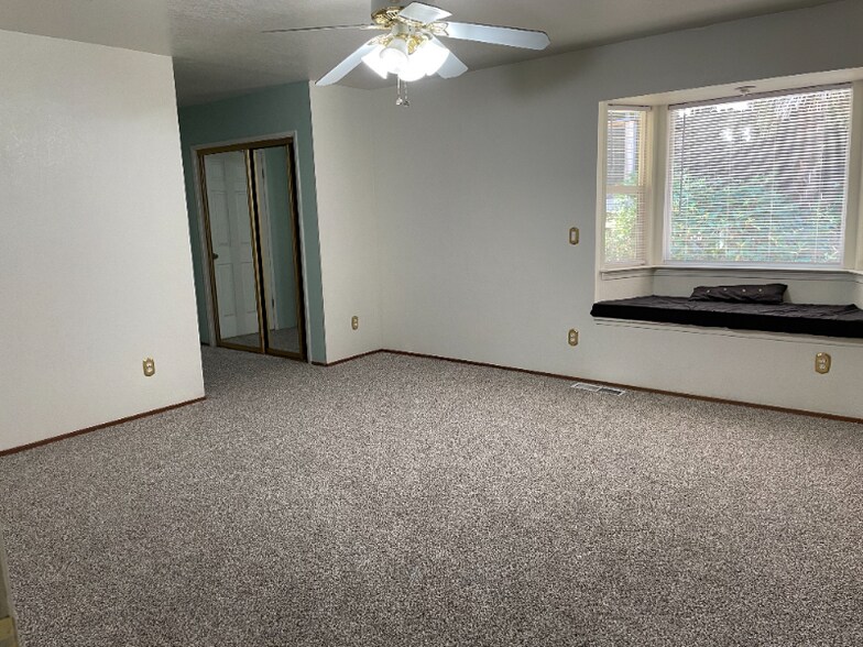 Building Photo - 175 Orrin Dr