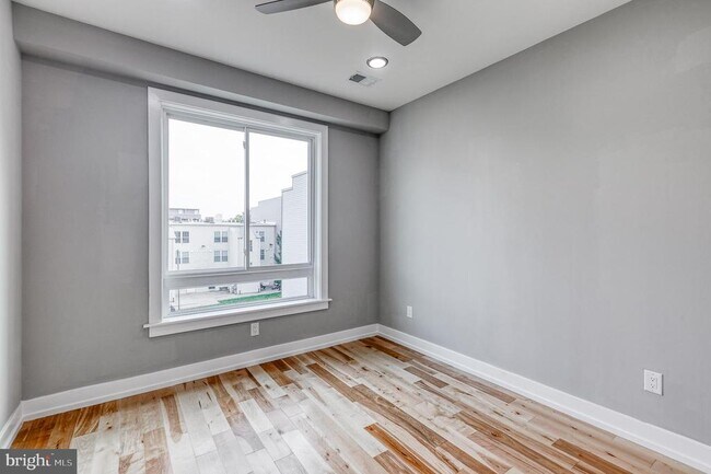 Building Photo - 1917 N Lawrence St