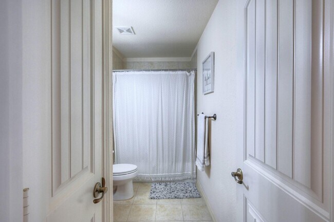 Building Photo - 108 Cove Cir