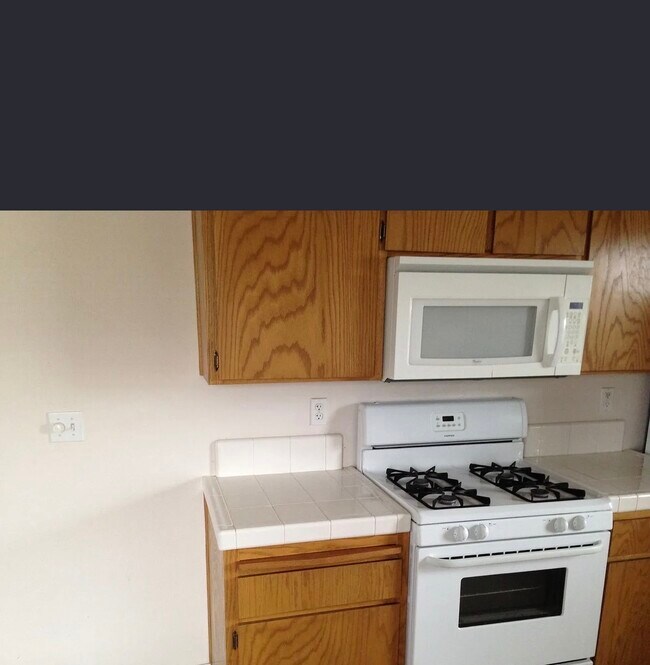 Building Photo - Lark  4 Plex