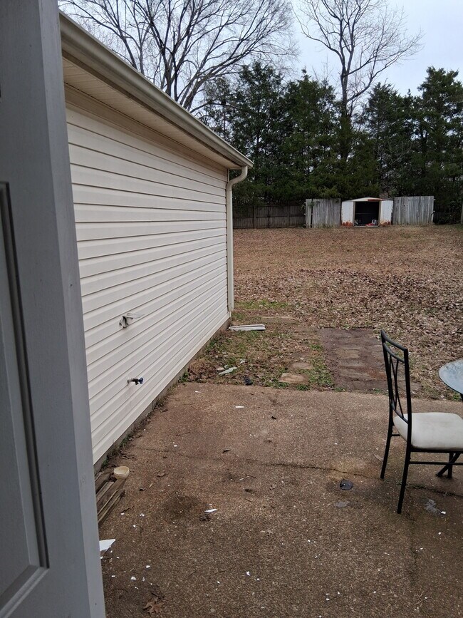 Building Photo - 120 Woods Edge Dr