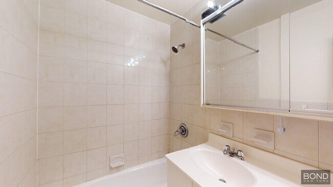 Building Photo - 107 W 69th St