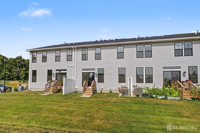 Building Photo - 30 Cloverleaf Ln