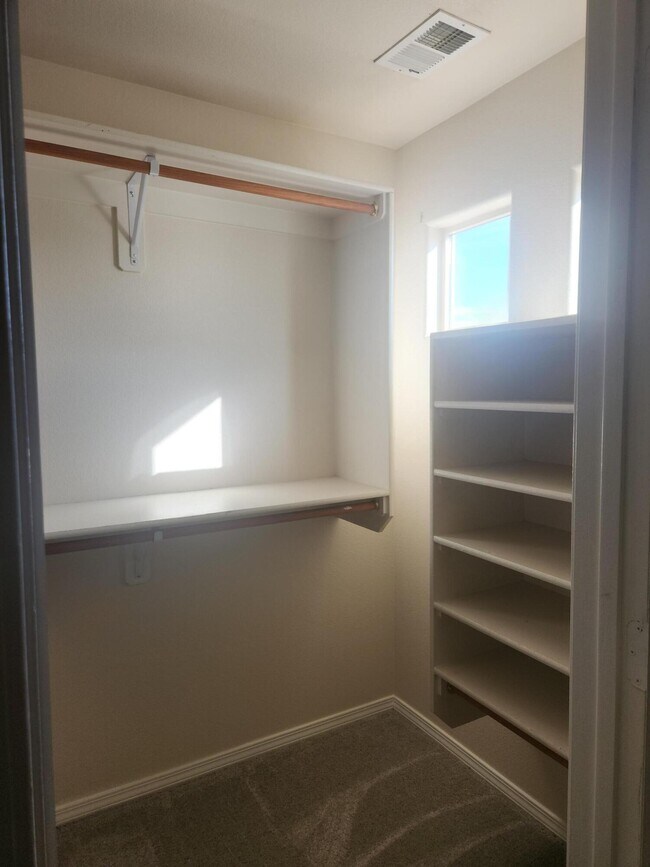 Building Photo - 2421 Falesco Rd SE