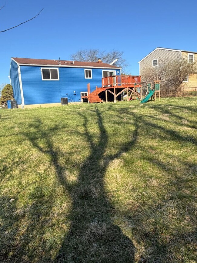 Building Photo - Spacious 3BR Bi-Level Home with 2-Car Garage in Reynoldsburg – $1,850/mo