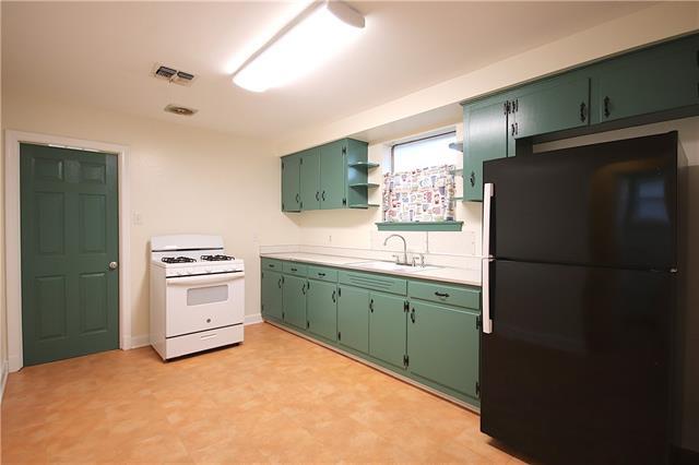 Building Photo - 305 5th St