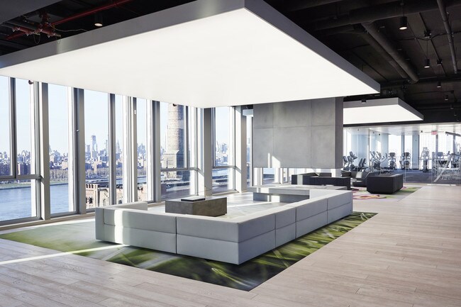 Interior Photo - 325 Kent