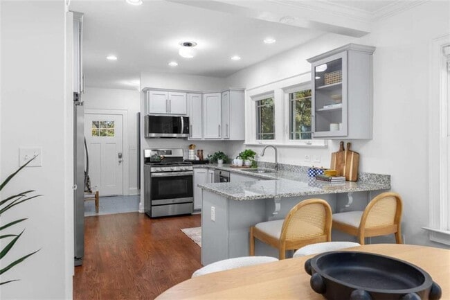 Building Photo - 987 Alloway Pl SE