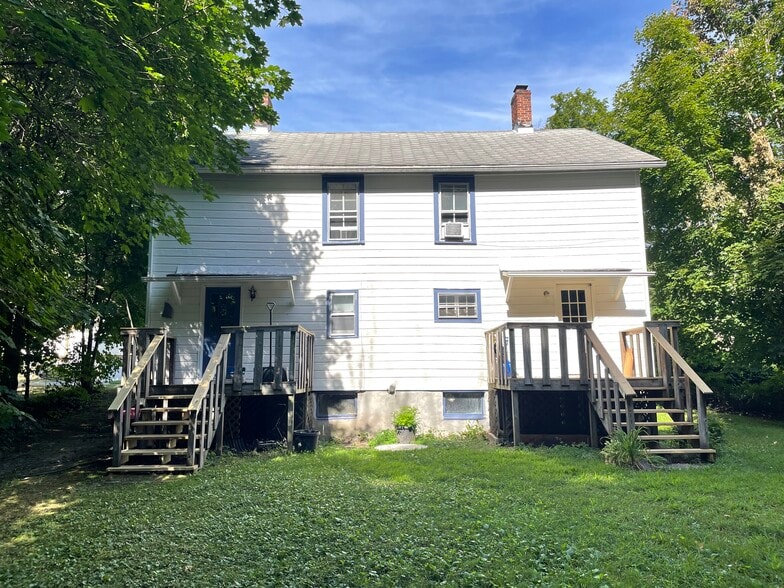 Building Photo - 25 Thompson St