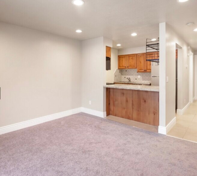 Building Photo - 5676 Meadow Ln