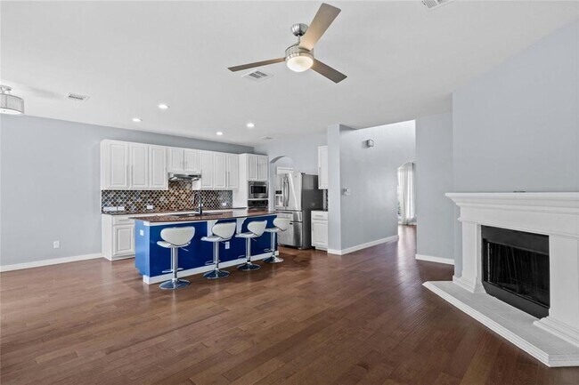 Building Photo - 11 White Magnolia Cir