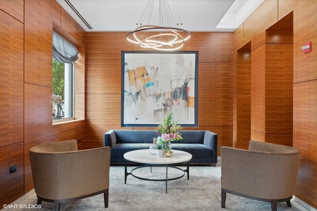 Building Photo - 1629 S Prairie Ave