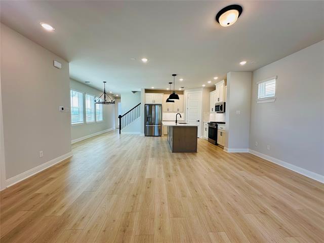 Building Photo - 4801 Maxwell Dr