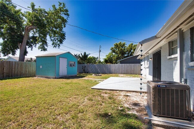 Building Photo - 1056 Venetian Pkwy
