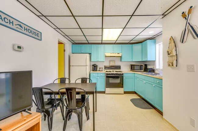 Building Photo - 1006 Newton St