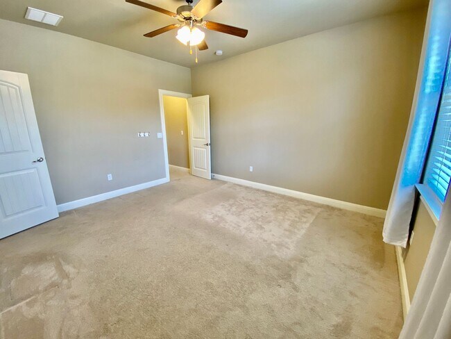 Building Photo - 3 Bedroom 2.5 Bathroom Detached Condo in South Austin!!