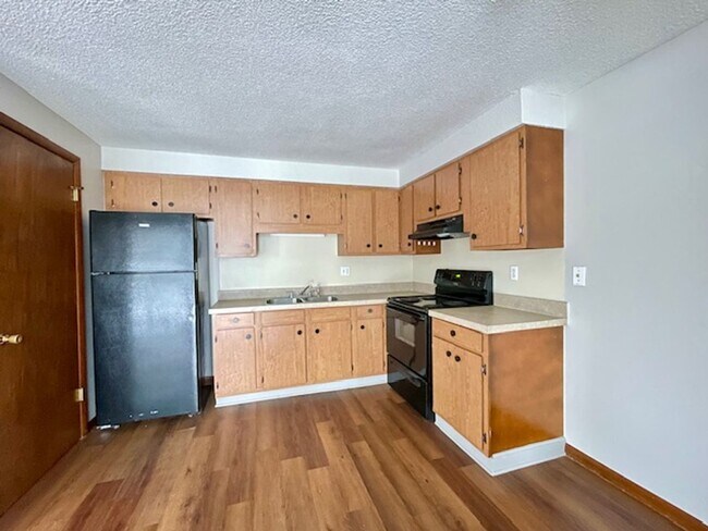 Building Photo - MADISON SCHOOLS - 2 Bedroom Available!