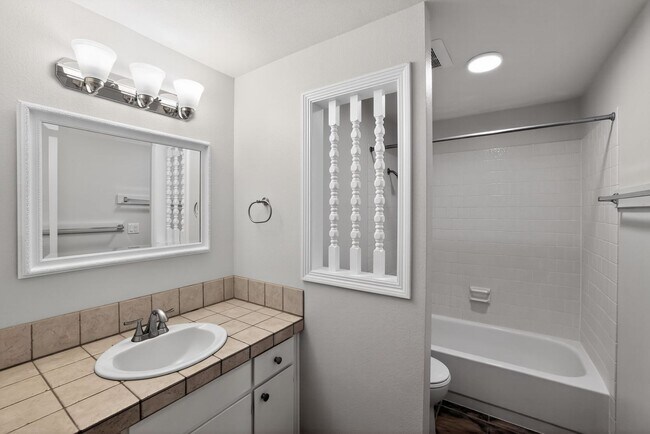 Building Photo - 12055 SW Morlock Ct