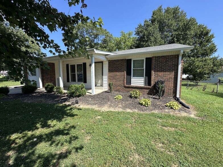 Building Photo - 116 SE Springdale Dr