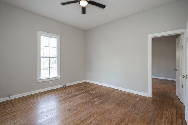 Building Photo - 731 Williams St