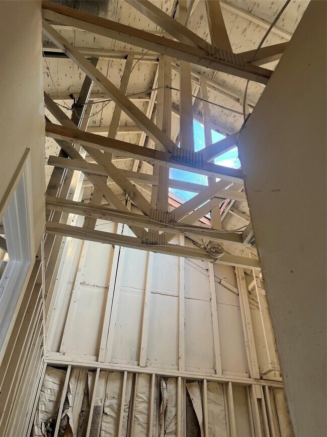 Building Photo - 2668 Bering Dr