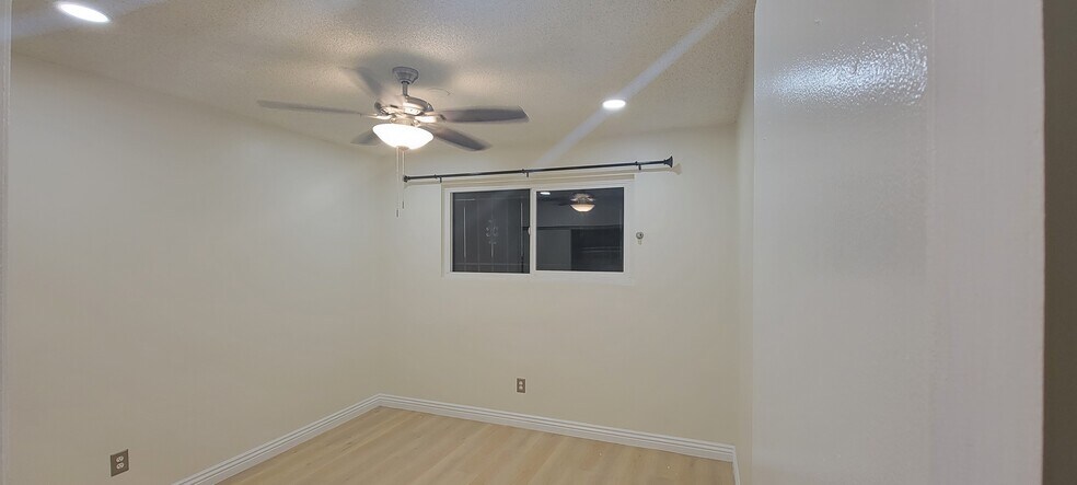 Building Photo - 1908 Clinton St