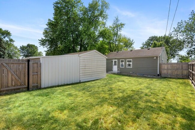 Building Photo - $1,895 | 2 Bedroom, 2 Bathroom House | Pet...