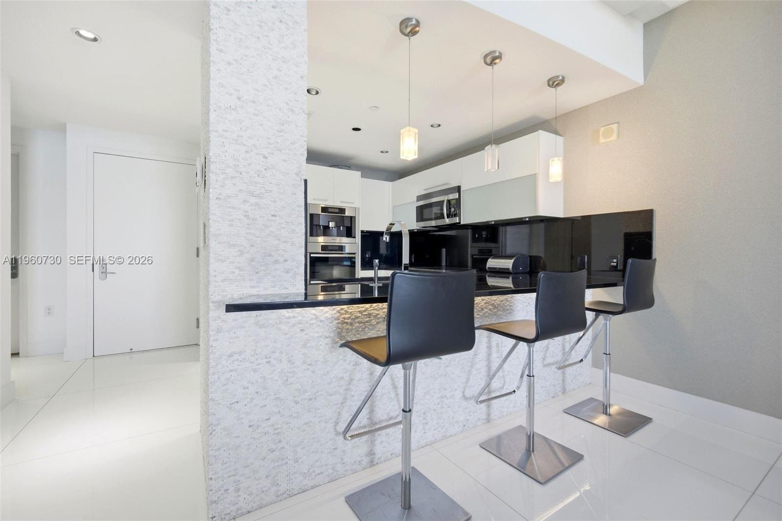 Building Photo - 17121 Collins Ave