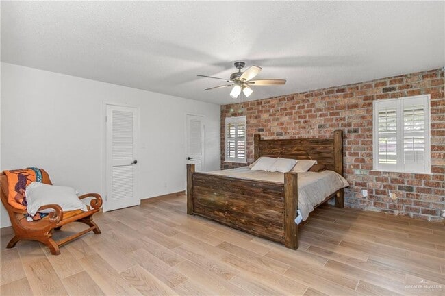 Building Photo - 20 N Shary Rd