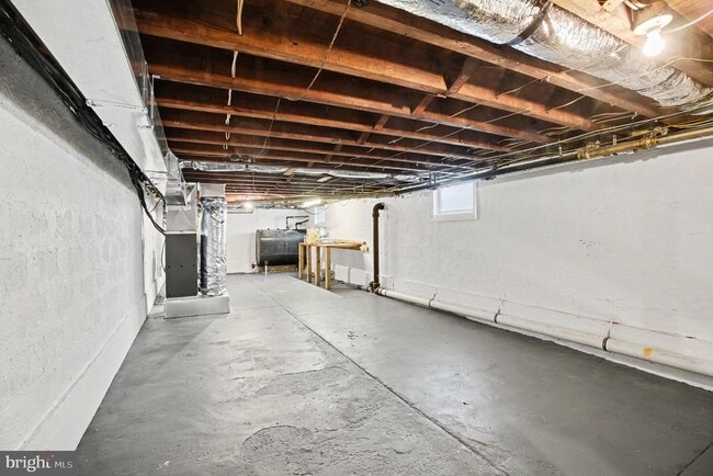 Building Photo - 210 E 11th Ave
