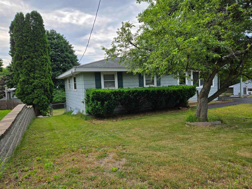 Building Photo - 384 Huse Rd