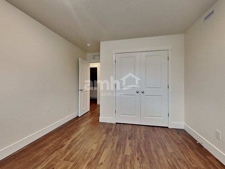 Building Photo - 1317 E Old Mesquite St