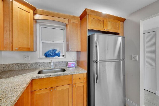 Building Photo - 400 N Surf Rd