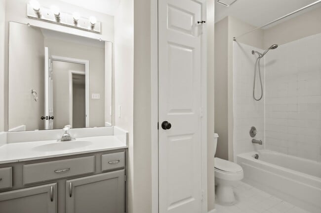 Building Photo - 7812 Theissetta Dr