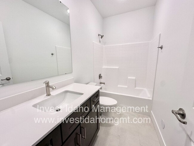 Building Photo - Beautiful less than a year old Luxury Townhome available soon!