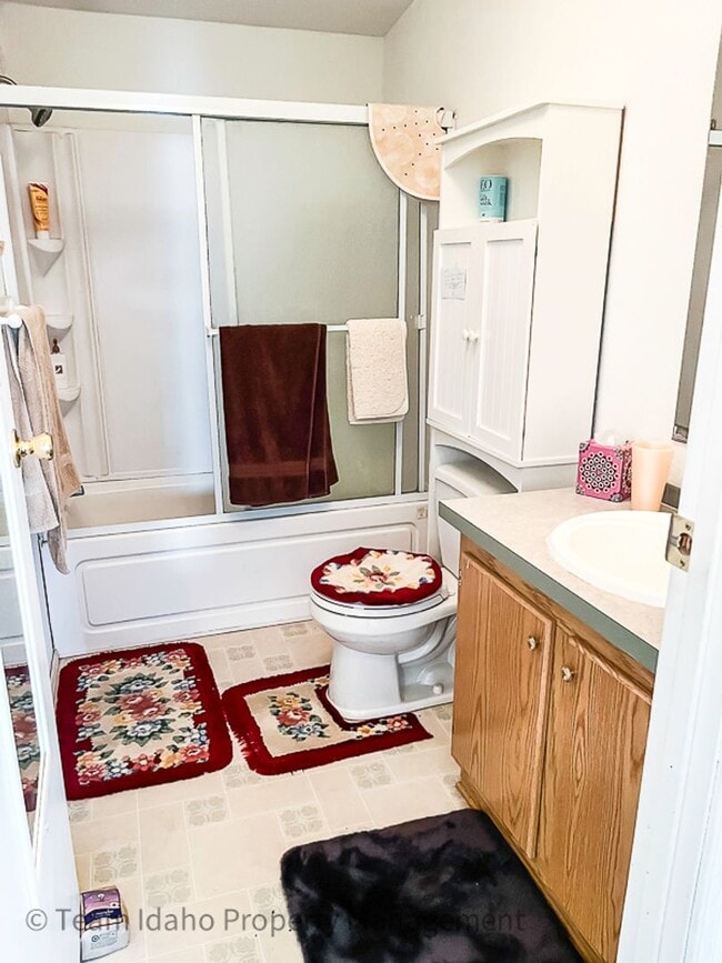 Building Photo - 2001 Manufactured Home on 160 Acre Farm ne...