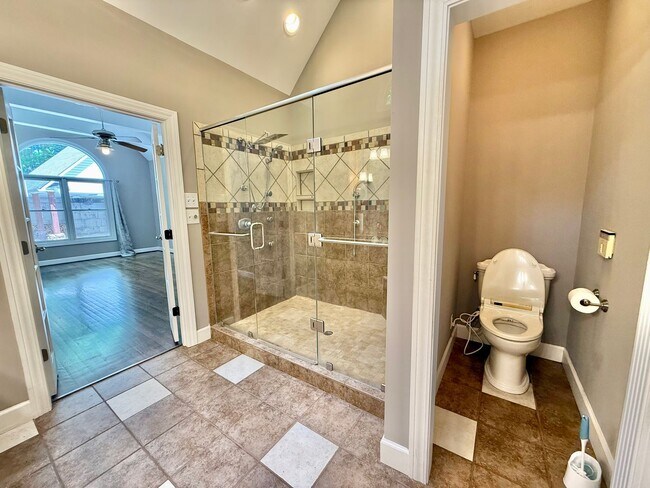 Building Photo - 309 Bullrun Valley Dr