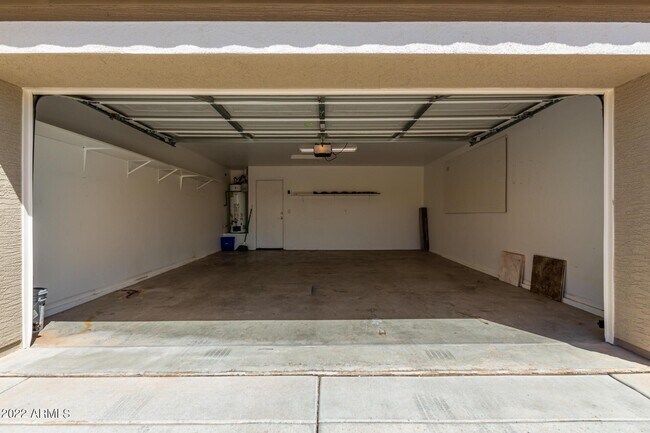 Building Photo - 17556 W Bloomfield Rd