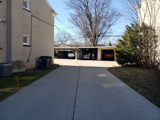 Building Photo - 3105 Linwood Ave